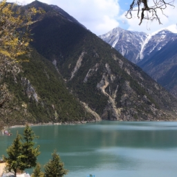 巴松错风景区(巴松错风景区：探究云南宝藏湖泊的秘密)