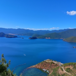 泸沽湖旅游攻略(泸沽湖旅游攻略：揭秘最美高原湖泊的魅力与玩法)