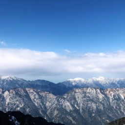 西岭雪山攻略(西岭雪山攻略：体验纯天然的大自然之美)