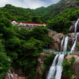 九如山瀑布群风景区(九如山瀑布群：蜿蜒水带，万千风光)