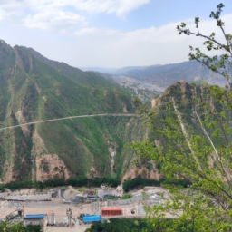 蓟县景区坐观光车下山(蓟县景区  古北水镇府城遗址下山游览)