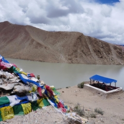 西藏景区(西藏旅游：深入西藏景区探索)