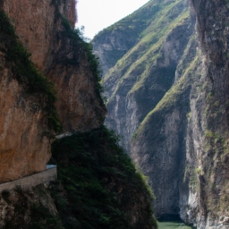 神龙峡自驾游(神龙峡自驾游：探险之旅)