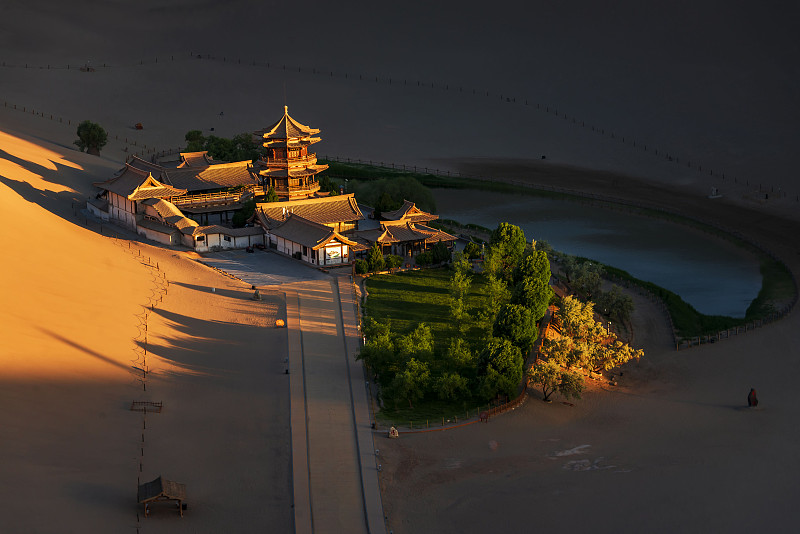 月牙泉景区(月牙湾景区在什么地方)