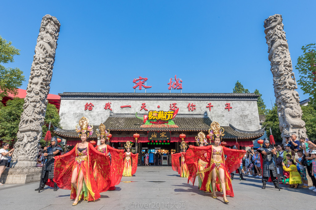 杭州宋城好玩吗(杭州临安旅游景点)