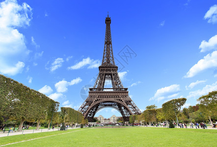 法国巴黎埃菲尔铁塔(法国巴黎埃菲尔铁塔的故事)
