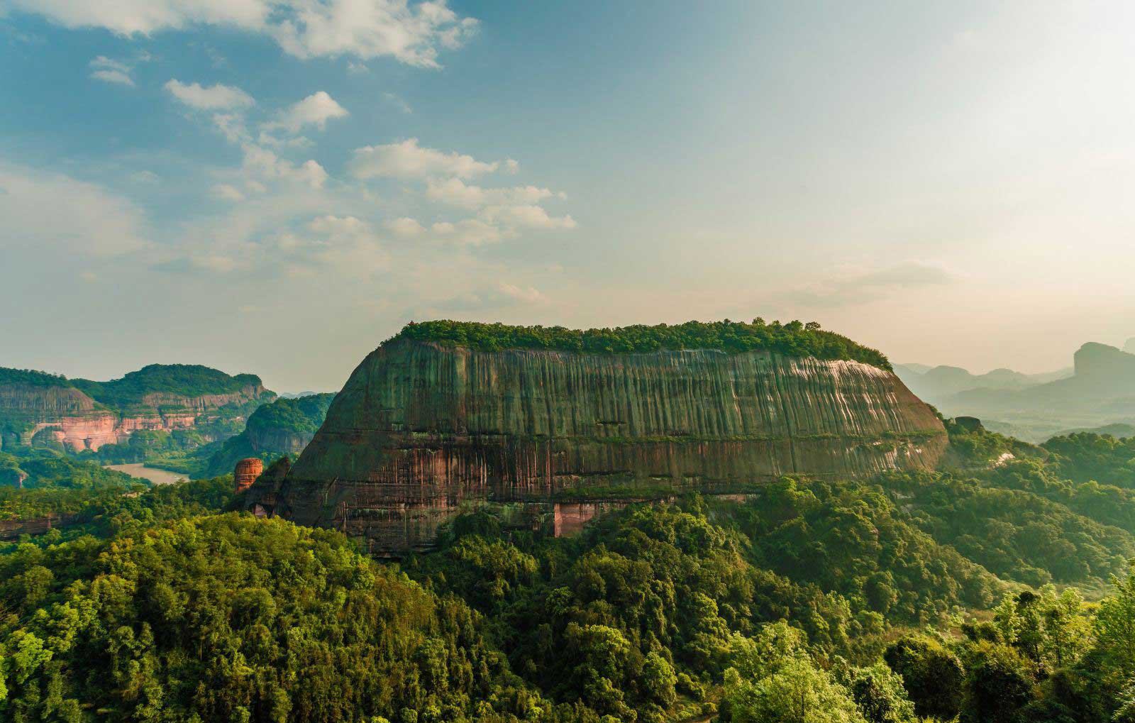 韶关丹霞山旅游攻略(韶关丹霞山旅游攻略 丹霞山好玩吗)