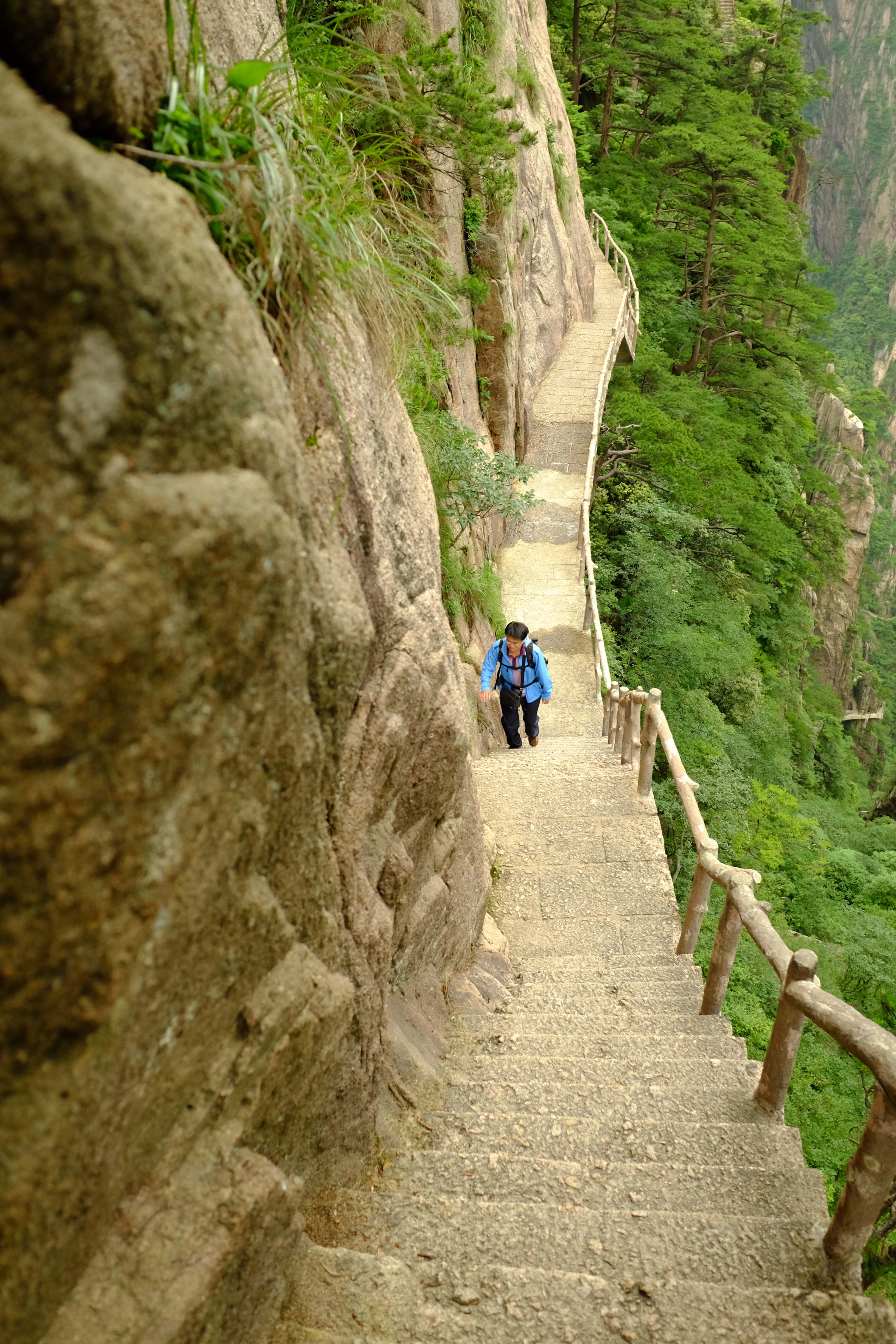 到黄山旅游(到黄山旅游在哪个火车站下车)