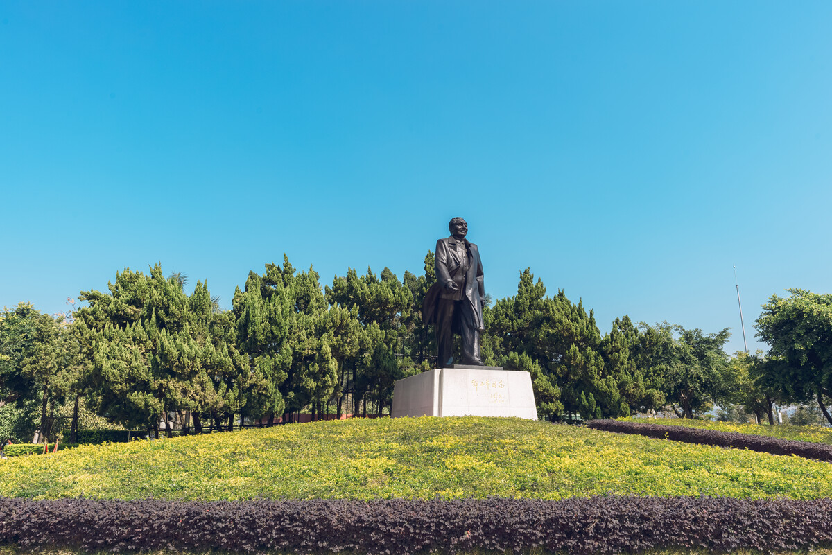 深圳莲花山公园好玩吗(深圳莲花山公园好玩吗值得去吗)